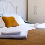 Romantic Attic In Center דירה *