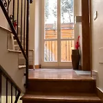 דירה Romantic Attic In Center