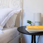 דירה Romantic Attic In Center