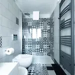 Romantic Attic In Center דירה