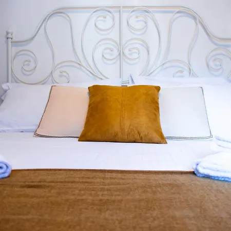 Romantic Attic In Center דירה