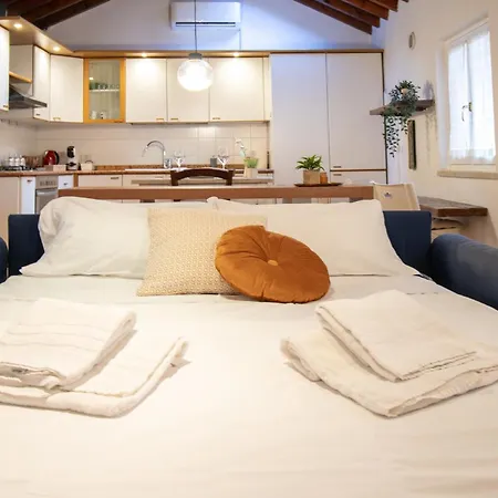 Romantic Attic In Center דירה ורונה