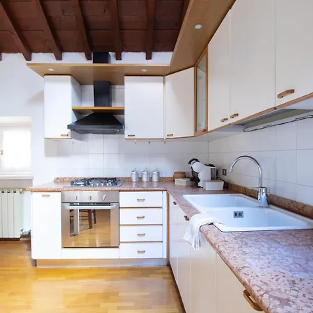 Apartment Romantic Attic In Center Verona