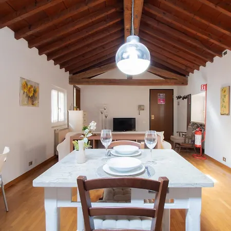 Romantic Attic In Center *